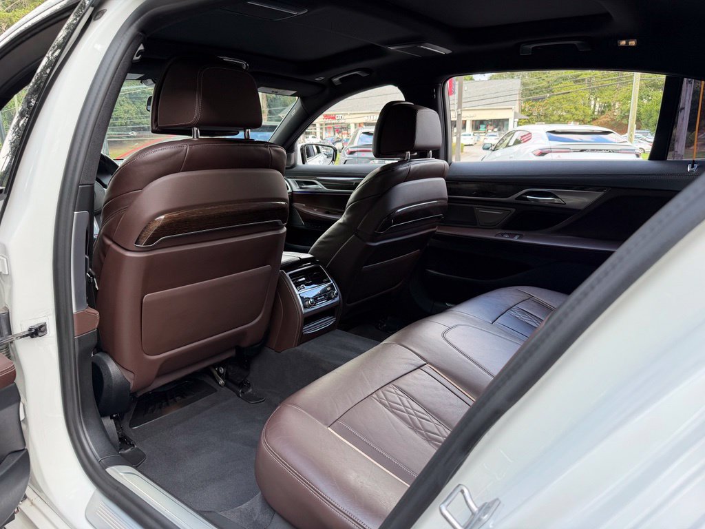 Used 2022 BMW 740i w/ M Sport Package RWD image 29