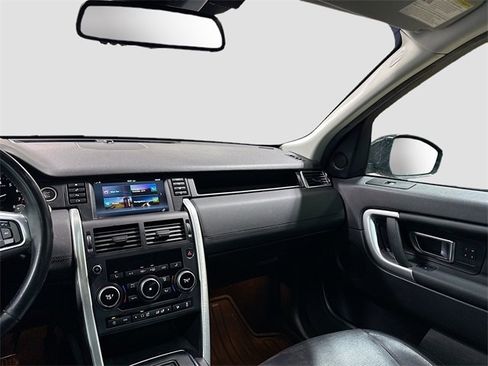 Used 2018 Land Rover Discovery Sport HSE image 25