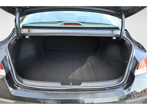 New 2025 Hyundai Elantra SEL image 9