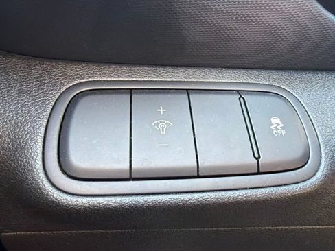 Used 2025 Hyundai Venue SEL FWD image 22