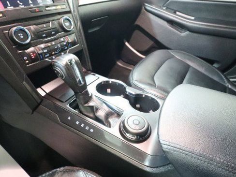 Used 2018 Ford Explorer XLT w/ Equipment Group 202A image 19
