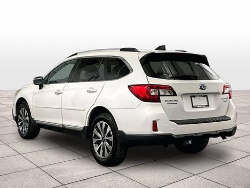 Used 2017 Subaru Outback 3.6R Touring AWD/4WD image 11