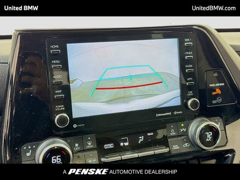Used 2020 Toyota Highlander XLE FWD image 9