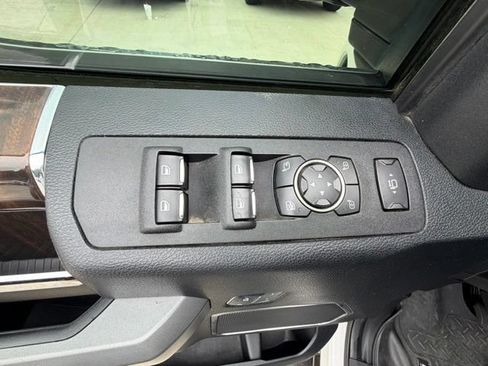 Used 2017 Ford F250 Platinum w/ Platinum Ultimate Package AWD/4WD image 28
