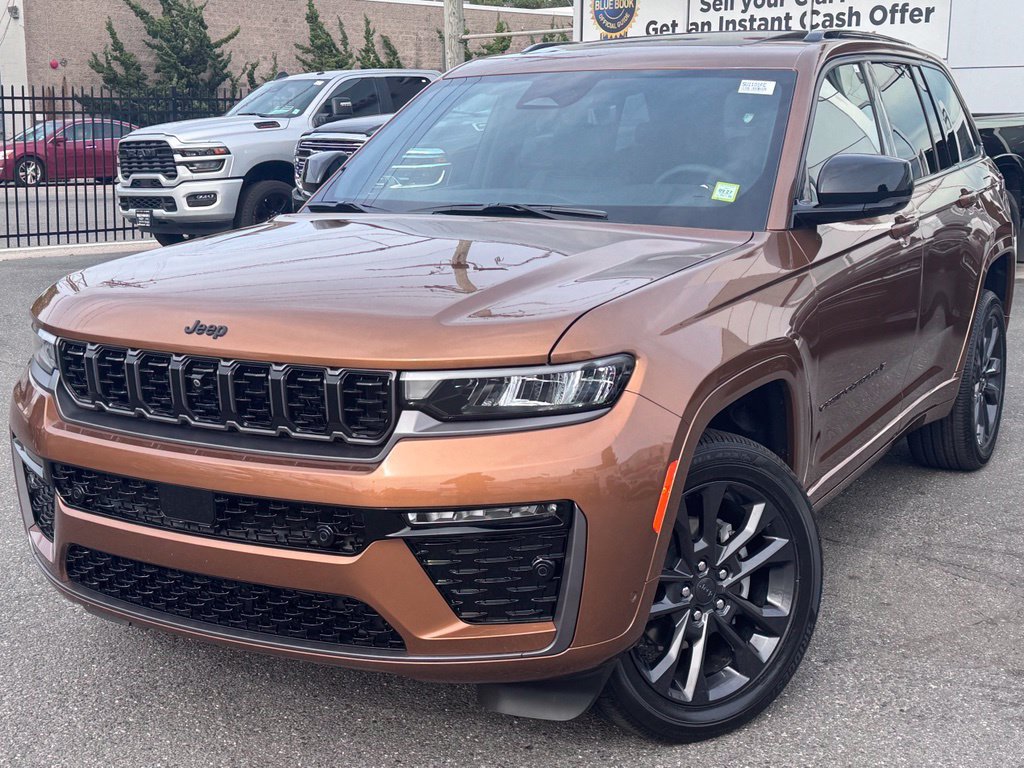 Used 2026 Jeep Grand Cherokee Limited AWD/4WD image 3