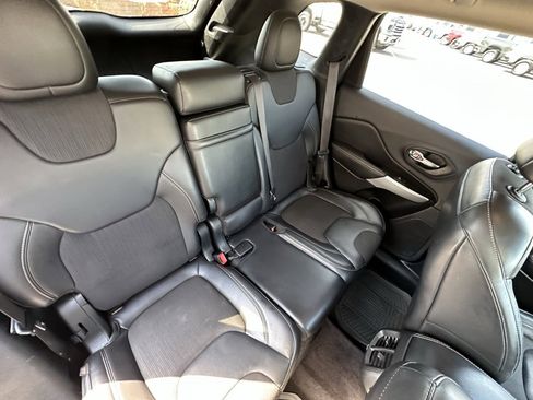 Used 2018 Jeep Cherokee Latitude Plus image 17