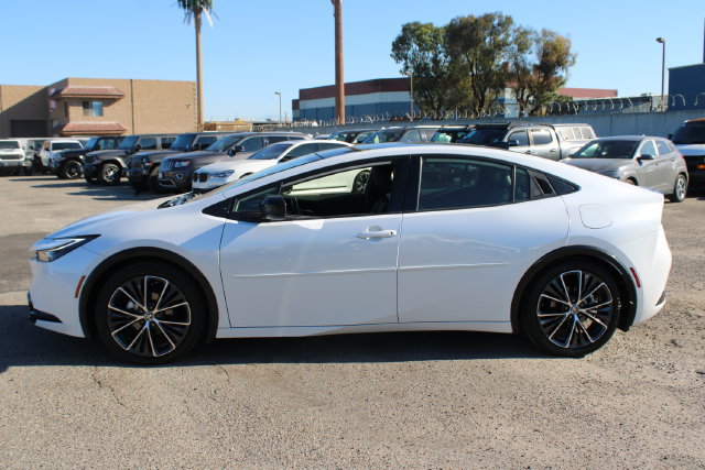 Used 2024 Toyota Prius XLE FWD image 8