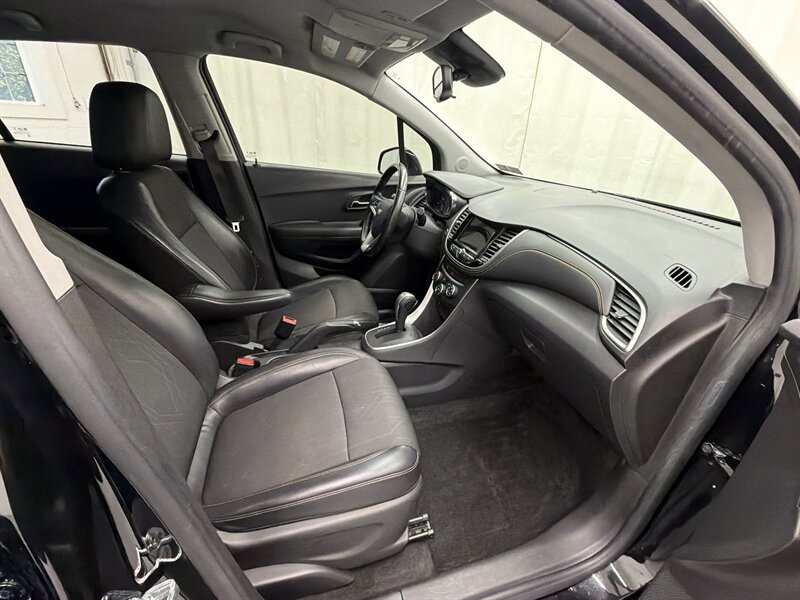 Used 2019 Chevrolet Trax LT w/ LT Convenience Package AWD/4WD image 13