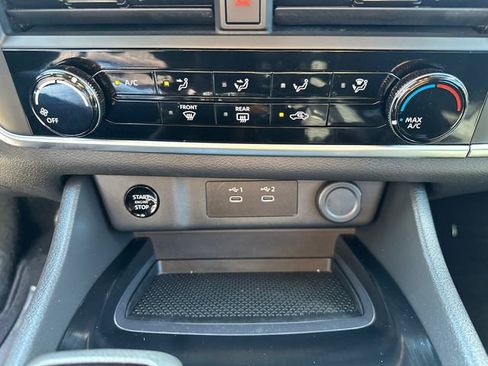 Used 2024 Nissan Rogue S image 30