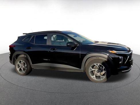 Used 2025 Chevrolet Trax LT image 15