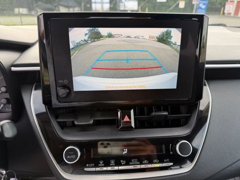 Used 2023 Toyota Corolla LE FWD image 17