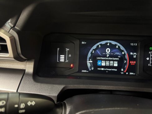Certified 2025 Toyota Tacoma SR5 AWD/4WD image 11