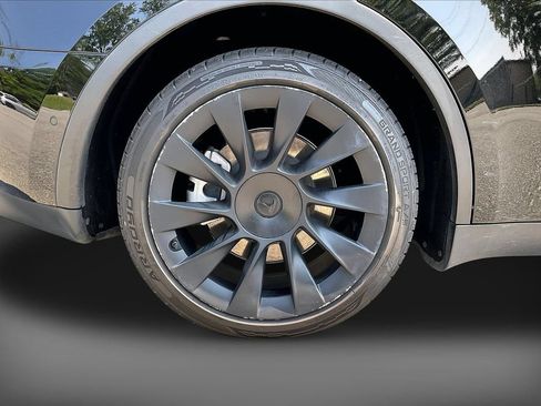 Used 2022 Tesla Model Y Long Range AWD/4WD image 37