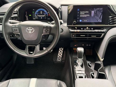 Used 2025 Toyota Camry SE FWD image 25
