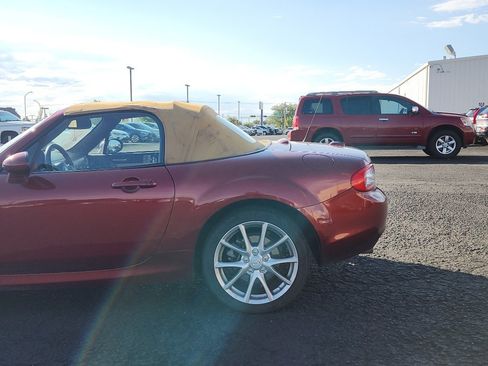 Used 2010 MAZDA MX-5 Miata Grand Touring w/ Premium Pkg RWD image 9