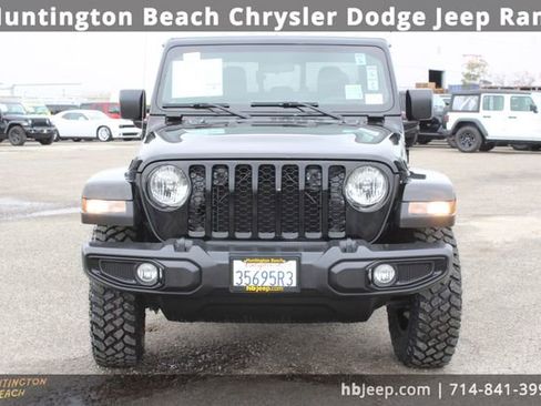Used 2022 Jeep Gladiator Willys image 3