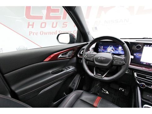 Used 2025 Chevrolet Traverse RS image 6