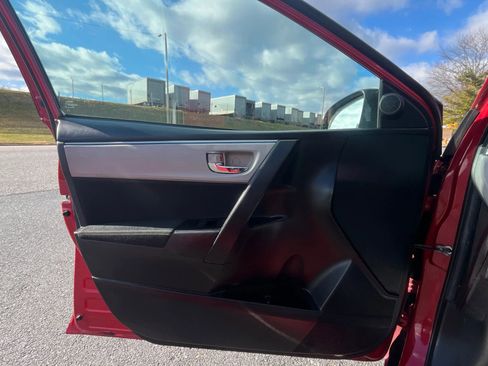 Used 2014 Toyota Corolla LE image 19