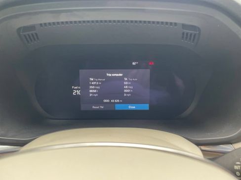 Certified 2024 Volvo XC60 B5 Plus w/ Climate Package AWD/4WD image 18