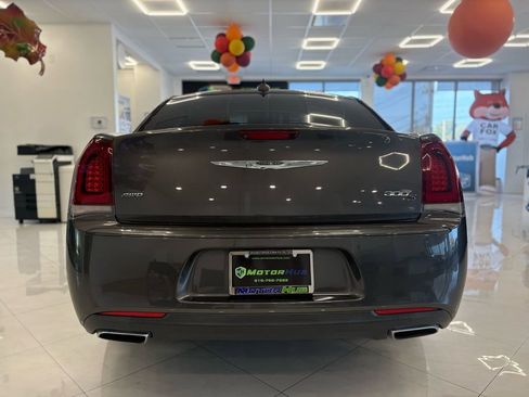 Used 2017 Chrysler 300 S image 9
