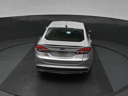 Used 2018 Ford Fusion SE w/ Equipment Group 201A FWD image 16