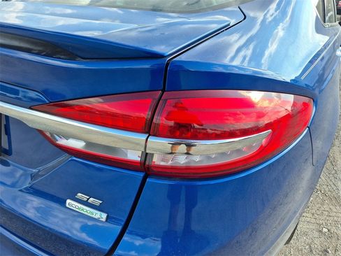 Used 2017 Ford Fusion SE w/ Equipment Group 201A image 11