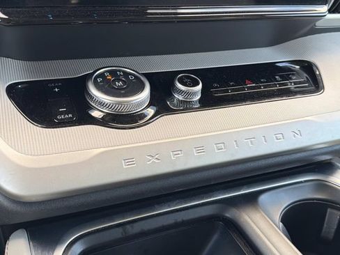 Certified 2025 Ford Expedition Active AWD/4WD image 31
