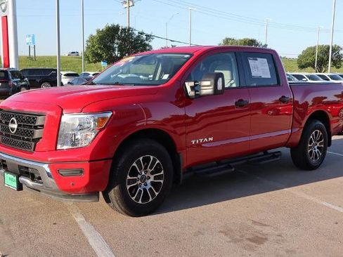 Certified 2024 Nissan Titan SV w/ SV Convenience Package image 3