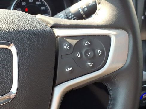 Used 2018 GMC Acadia SLT image 32