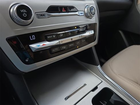 Used 2021 Ford Explorer XLT w/ Equipment Group 202A image 25