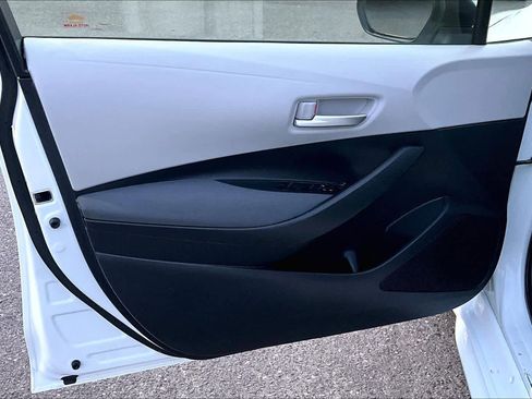 Used 2020 Toyota Corolla LE image 19