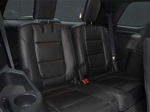 Used 2019 Ford Explorer XLT image 19