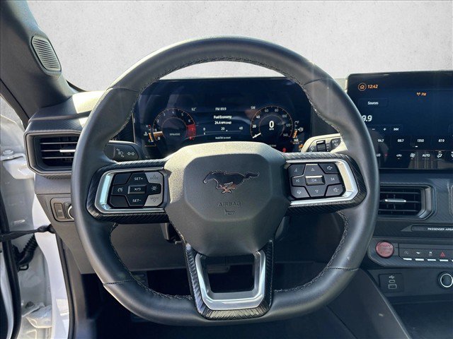 Used 2025 Ford Mustang Coupe RWD image 17