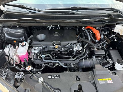 Used 2025 Toyota Sienna XLE w/ XLE Plus Package AWD/4WD image 10