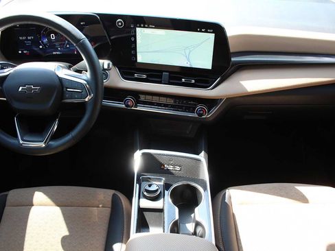 Used 2025 Chevrolet Equinox ACTIV w/ Safety and Technology Package FWD image 31