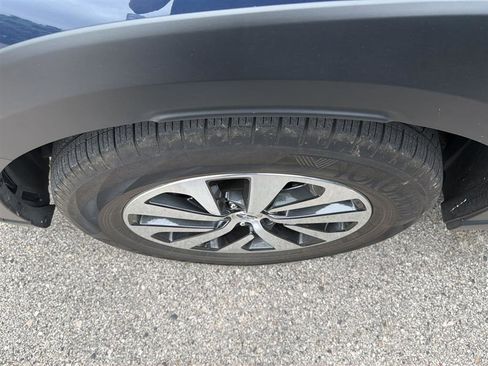Used 2024 Subaru Outback Premium AWD/4WD image 6
