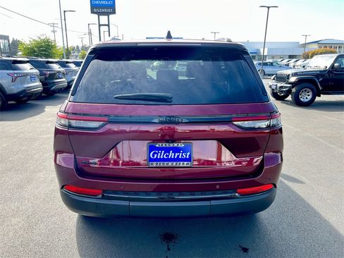 Used 2024 Jeep Grand Cherokee Altitude image 26