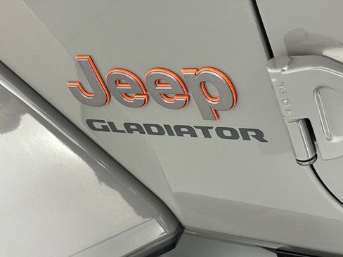 Used 2022 Jeep Gladiator Mojave w/ Cold Weather Group AWD/4WD image 10