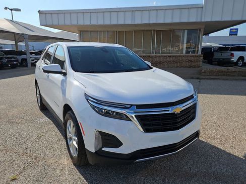 Used 2024 Chevrolet Equinox LT FWD image 2