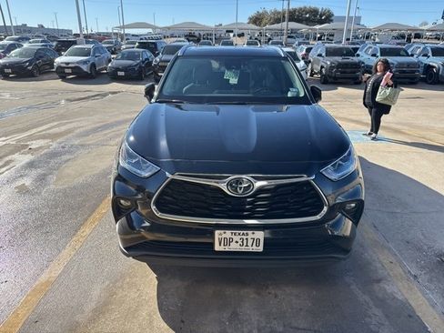 Used 2024 Toyota Highlander Limited image 2