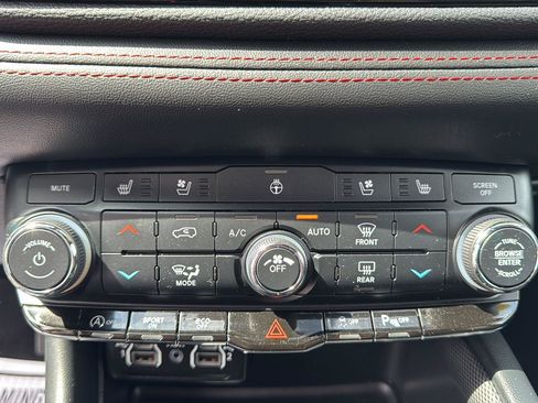 Used 2024 Dodge Durango GT AWD/4WD image 22