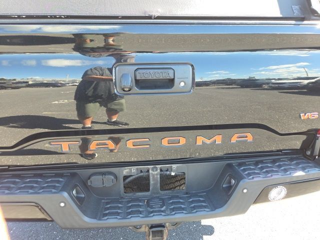 Used 2016 Toyota Tacoma TRD Off-Road AWD/4WD image 25