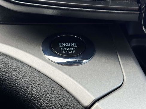 Used 2022 Ford Explorer XLT image 19