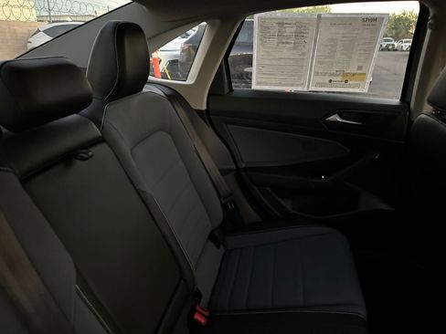 Used 2025 Volkswagen Jetta SE image 37