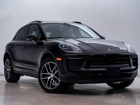 Certified 2025 Porsche Macan image 8