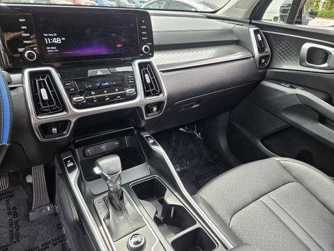 Used 2022 Kia Sorento S w/ Panoramic Sunroof Package FWD image 21