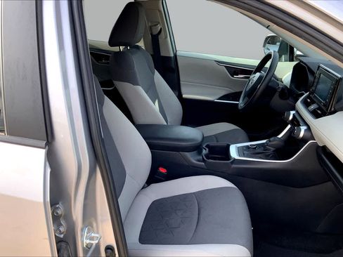 Used 2022 Toyota RAV4 XLE AWD/4WD image 9