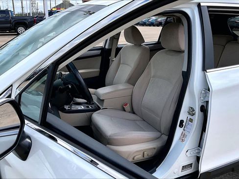 Used 2017 Subaru Outback 2.5i Premium image 8