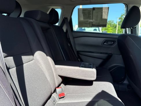 Used 2024 Nissan Rogue S FWD image 30