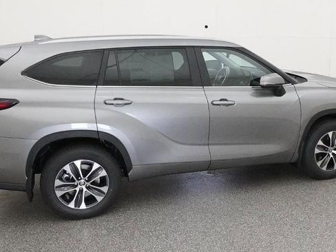 New 2026 Toyota Highlander XLE AWD/4WD image 2